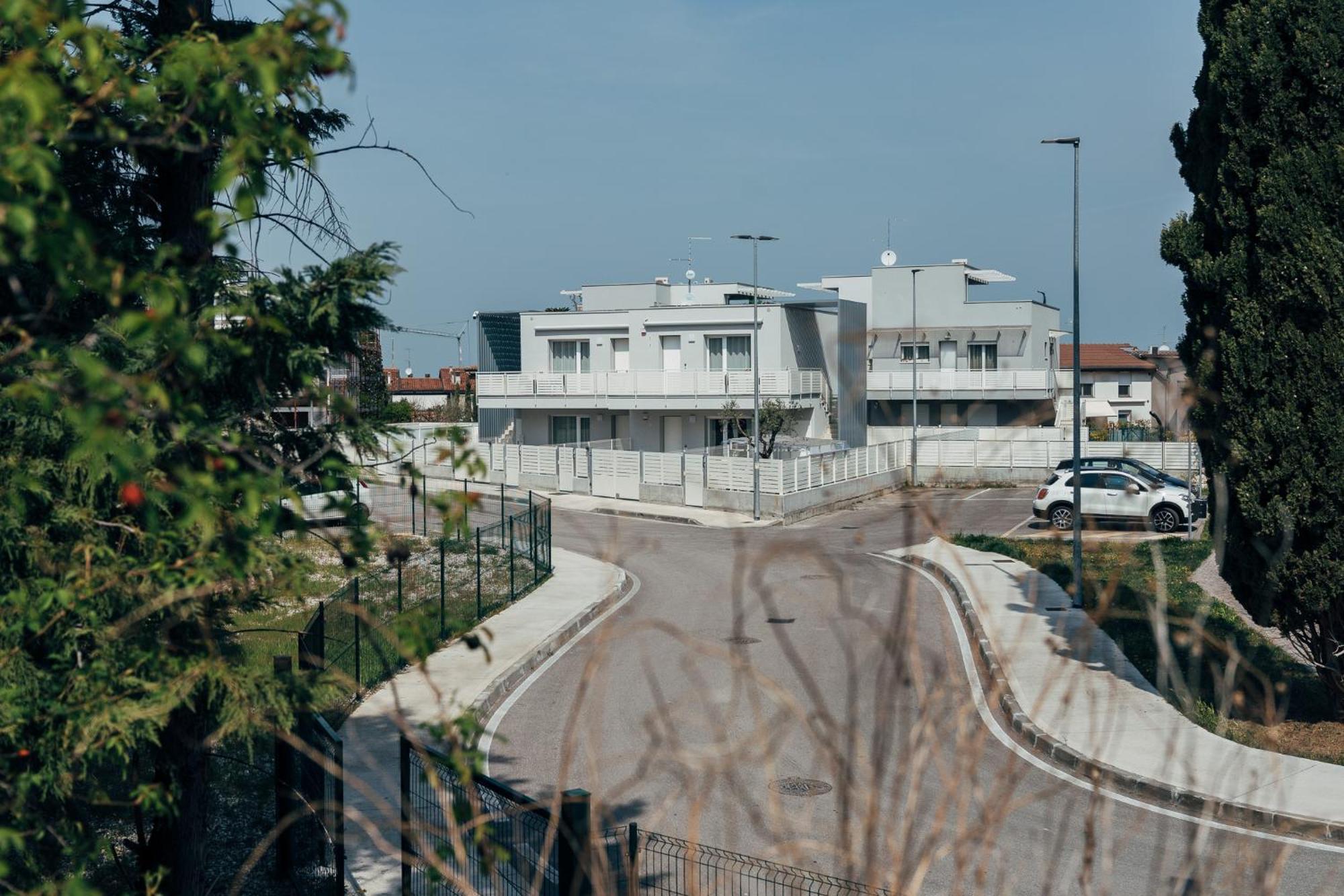 The Prince - Luxury Apartments With Pool Peschiera del Garda Exterior photo